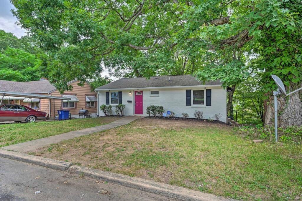 Entire Bungalow Hosted By Medina Villa Winston-Salem Exterior photo