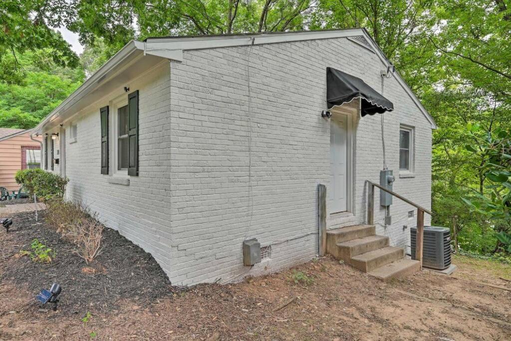 Entire Bungalow Hosted By Medina Villa Winston-Salem Exterior photo